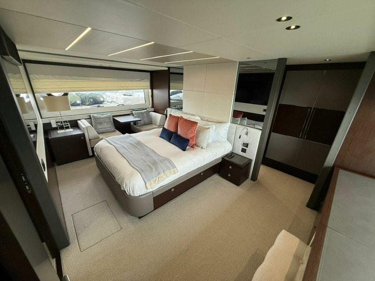 Master stateroom — Moonlight, Sunseeker 76