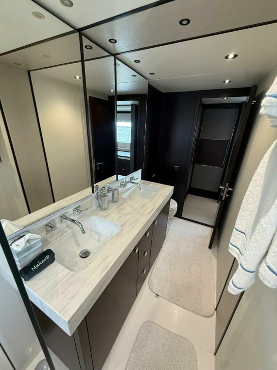 Master ensuite — Moonlight, Sunseeker 76